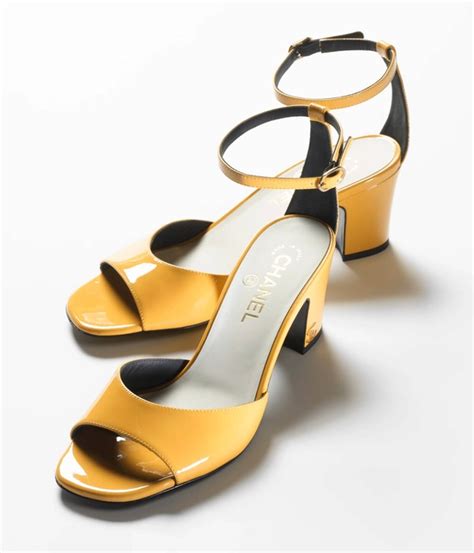 sandale bicolore chanel|Chanel sandals cc logo.